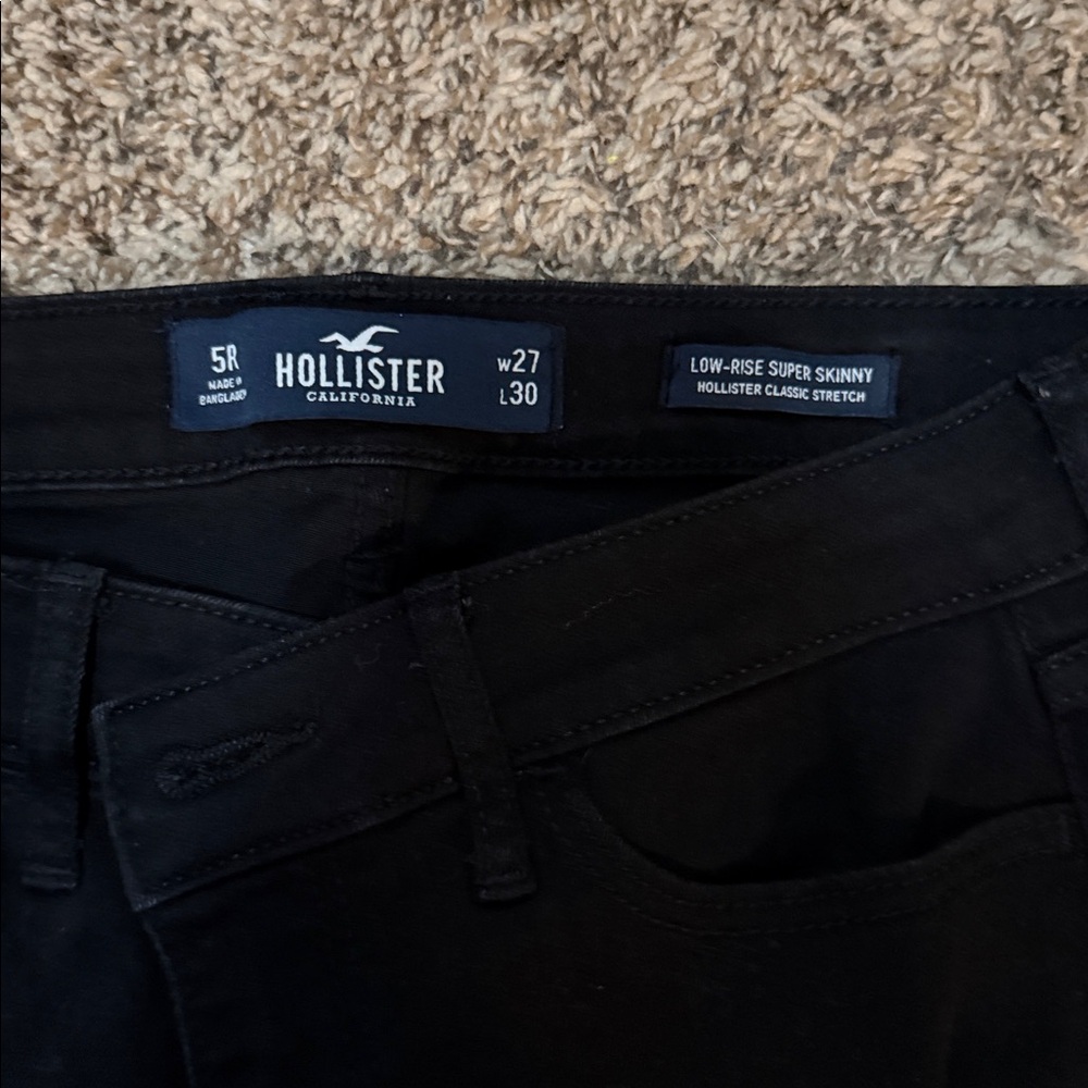 Hollister Low-Rise Super Skinny Black Jeans. Size 5 regular - Picture 2 of 3